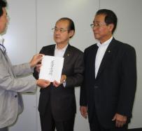 博多祇園山笠振興会が１００万と募金箱から５１万円を豪雨救援金に