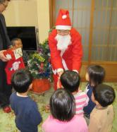 福岡県内の施設にクリスマスケーキ贈る